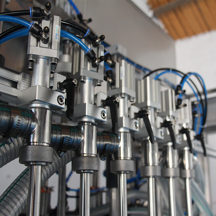 fyldemaskine med olieflaske